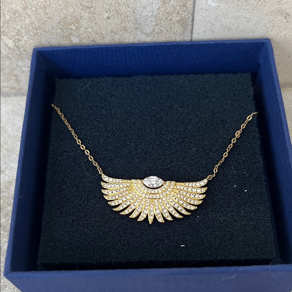 Swarovski Elegant Gold Necklace with Crystal Accents